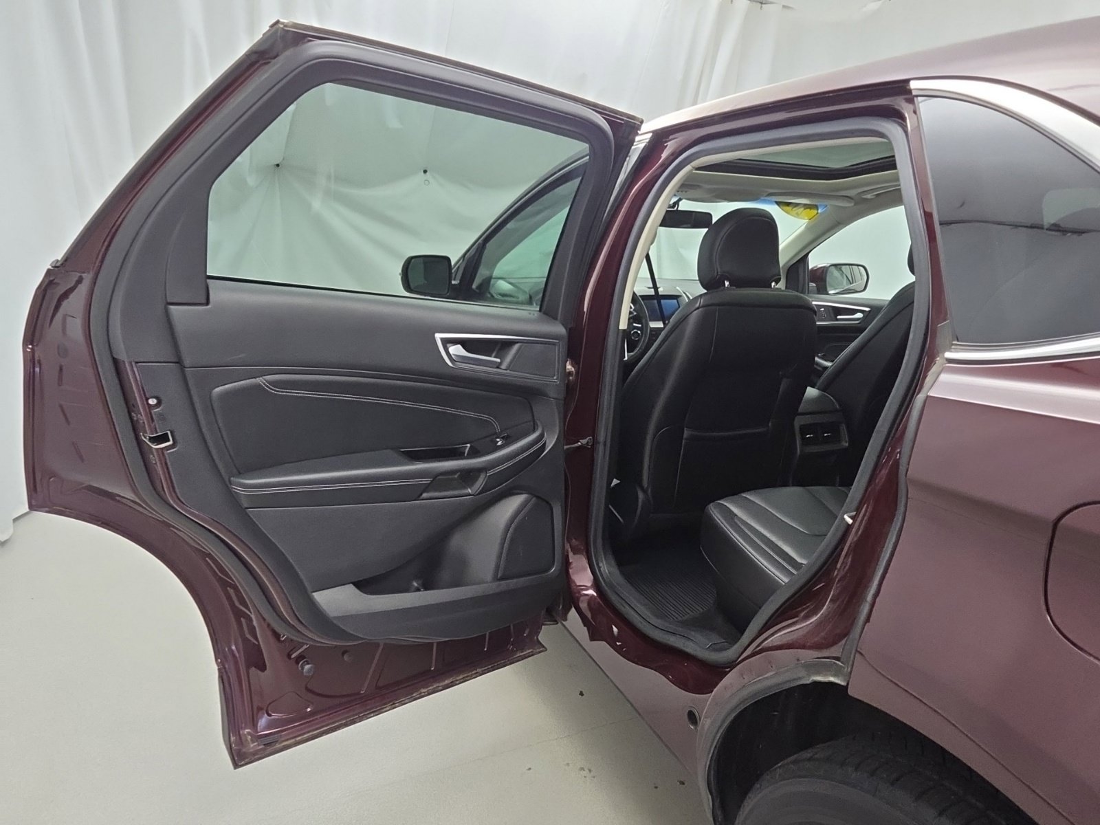 Used 2017 Ford Edge Titanium w/ Equipment Group 301A AWD/4WD image 28
