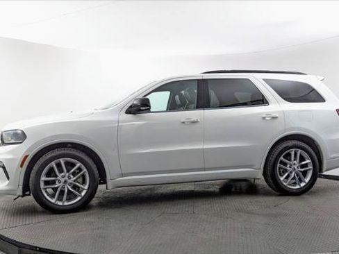 Used 2023 Dodge Durango GT RWD image 4
