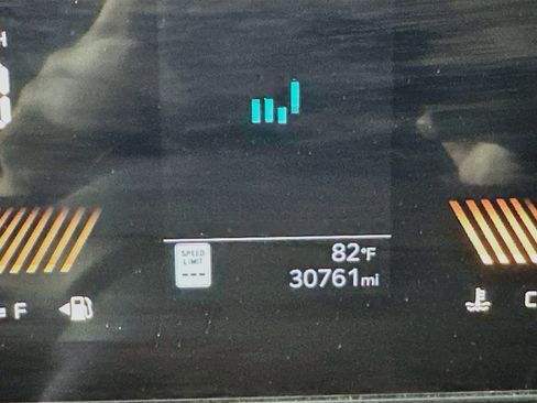 Used 2025 Kia Carnival FWD image 18