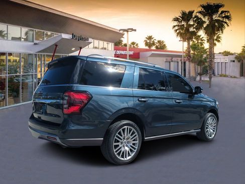 Used 2022 Ford Expedition Limited image 3