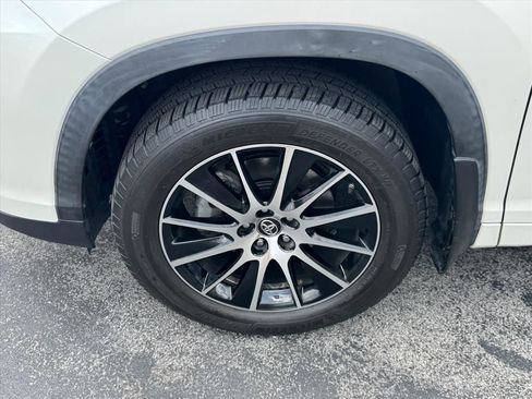 Used 2019 Toyota Highlander Limited Platinum AWD/4WD image 16