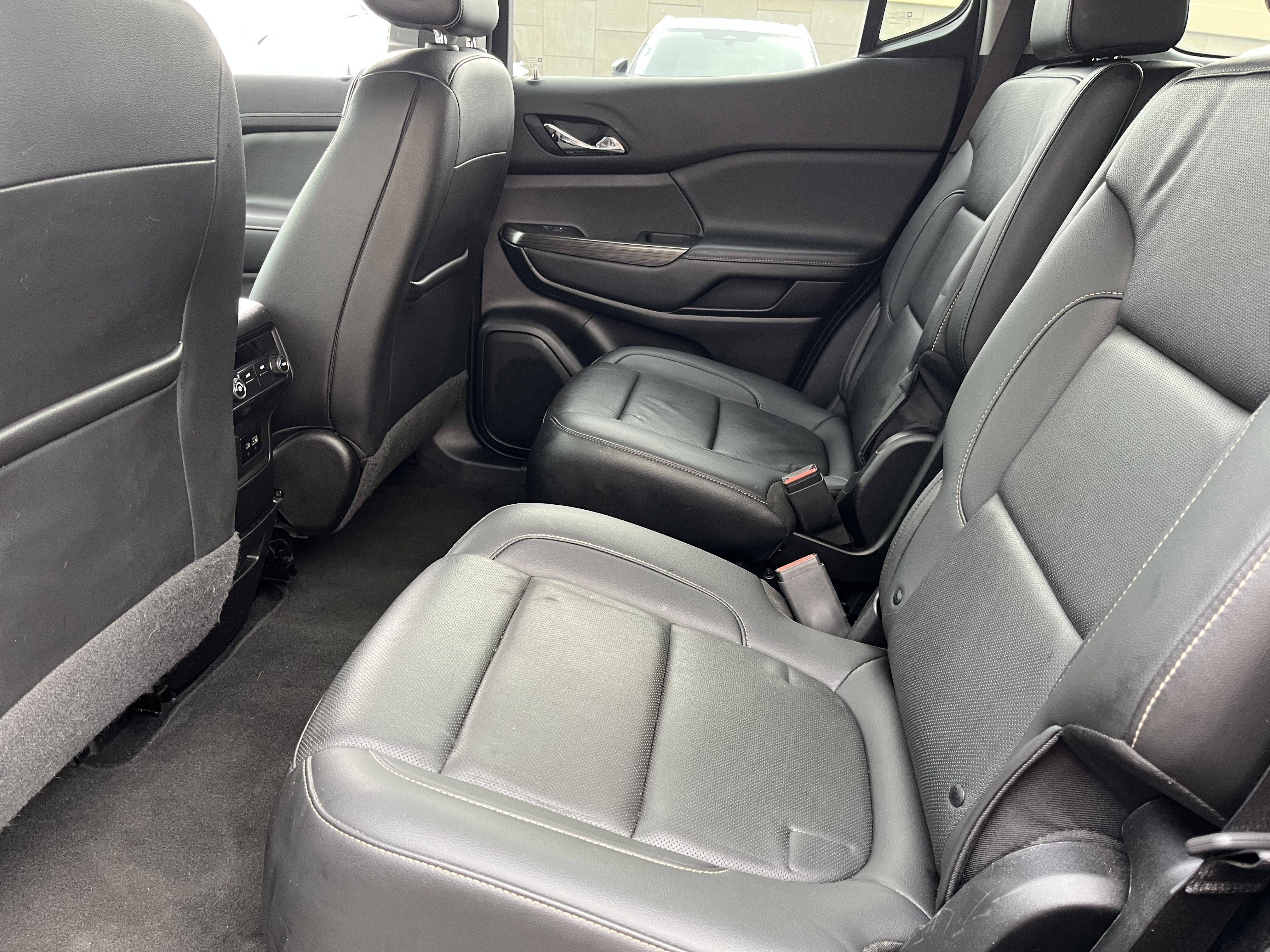 Used 2023 GMC Acadia SLT FWD image 15