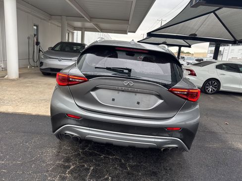 Used 2017 INFINITI QX30 AWD image 6