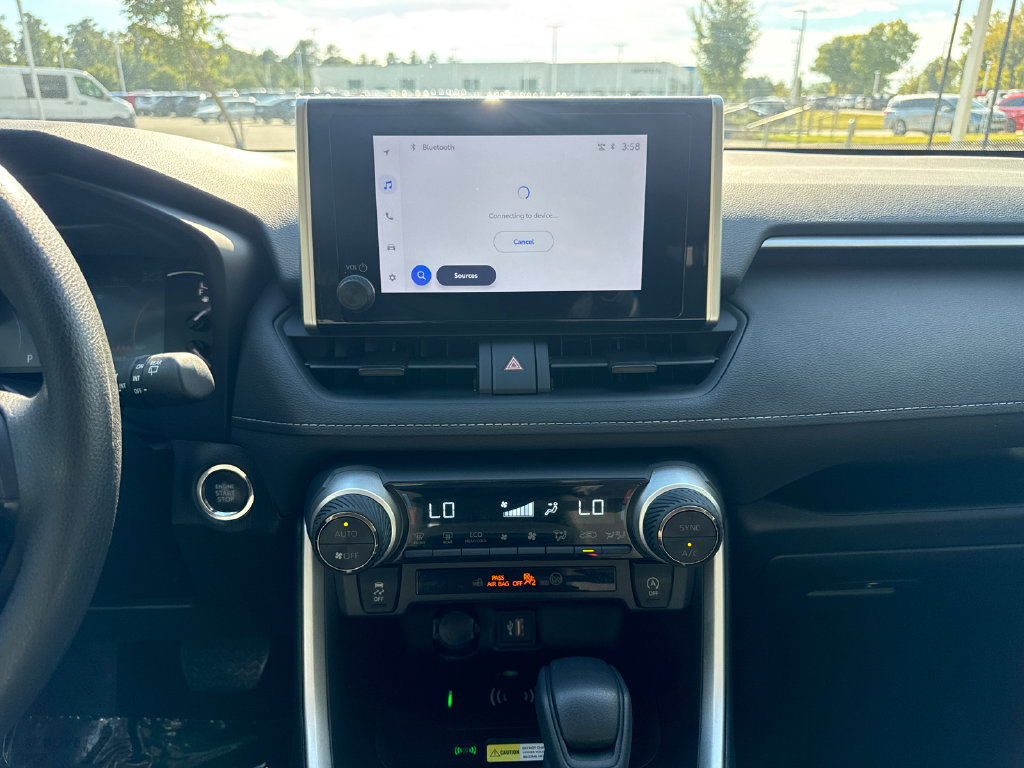 Used 2024 Toyota RAV4 XLE AWD/4WD image 18