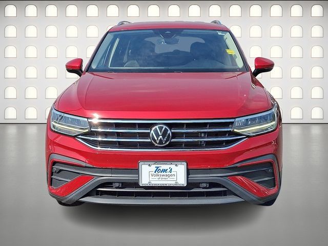 Used 2022 Volkswagen Tiguan SE AWD/4WD image 2