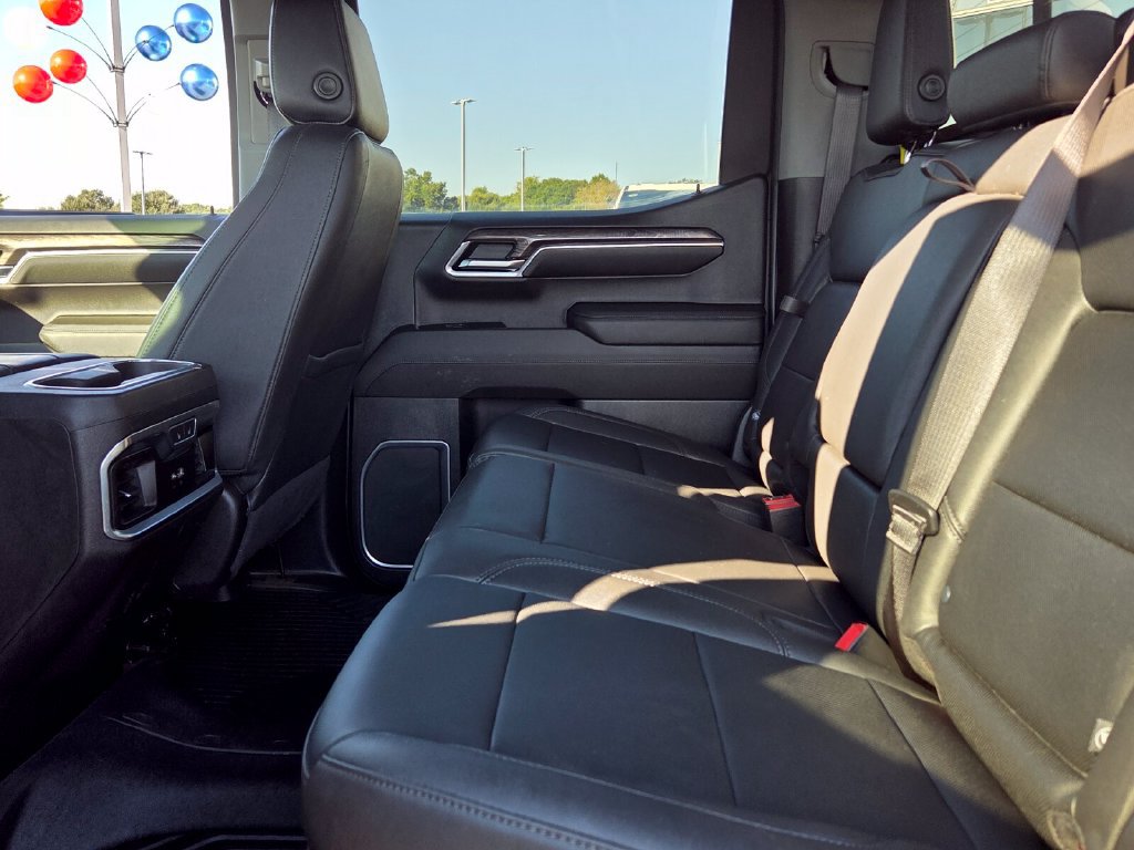 Used 2023 Chevrolet Silverado 1500 LTZ AWD/4WD image 4