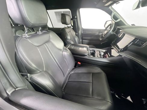 Used 2022 Jeep Wagoneer Series III image 28