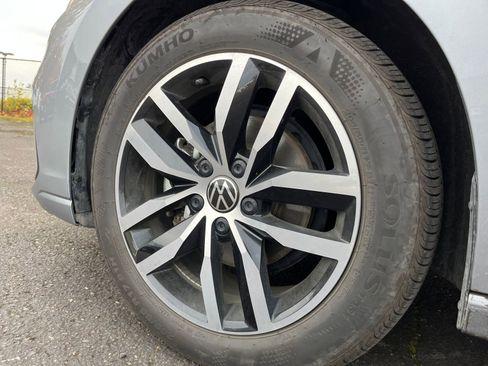 Used 2025 Volkswagen Jetta SE image 30