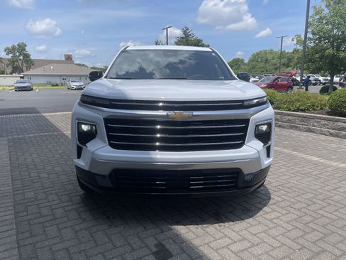 Used 2024 Chevrolet Traverse RS image 9