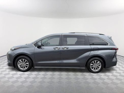 Used 2025 Toyota Sienna XLE FWD image 8