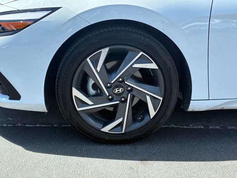 Certified 2024 Hyundai Elantra Limited FWD image 13
