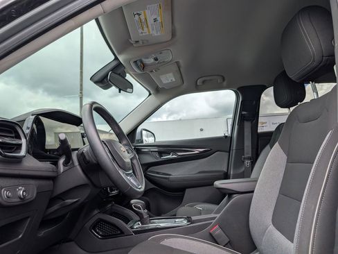 Used 2024 Chevrolet TrailBlazer LT w/ LT Cold Weather Package AWD/4WD image 9