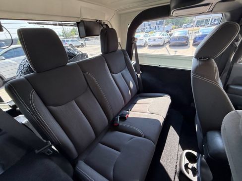 Used 2016 Jeep Wrangler Rubicon w/ Power Convenience Group AWD/4WD image 51