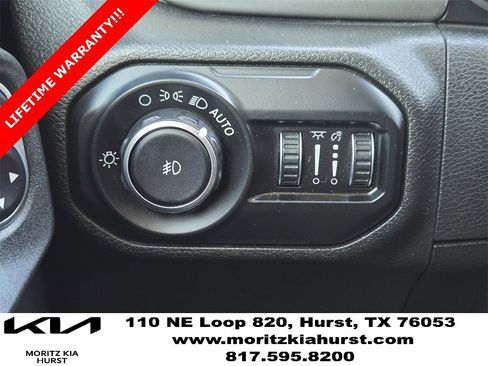 Used 2019 Jeep Wrangler Unlimited Sahara image 25