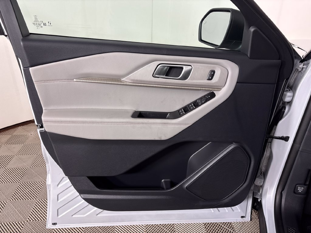 New 2026 Ford Explorer Active w/ Active Comfort Package RWD image 16