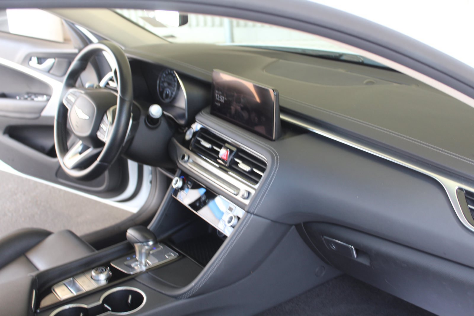 Used 2025 Genesis G70 2.5T RWD image 20