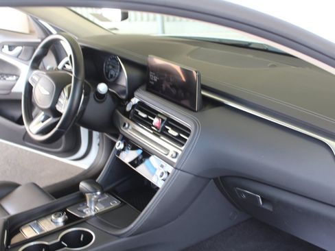 Used 2025 Genesis G70 2.5T RWD image 20