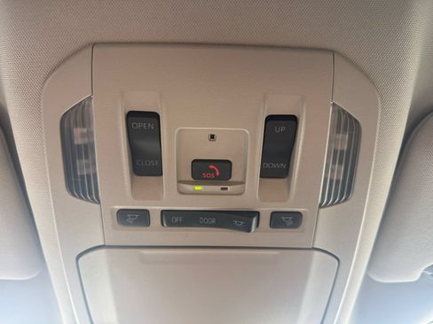 Used 2024 Toyota Highlander Limited FWD image 21