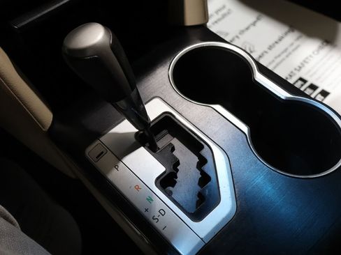 Used 2012 Toyota Camry LE image 26