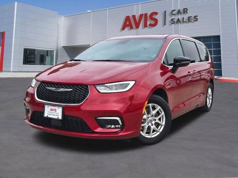 Used 2025 Chrysler Pacifica Select FWD image 1