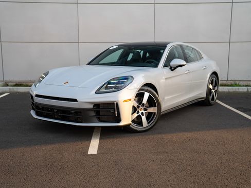 Certified 2025 Porsche Panamera 4 image 1