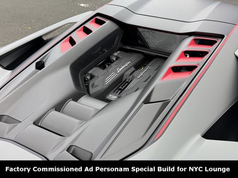 Used 2024 Lamborghini Revuelto image 26