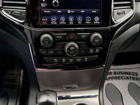 Used 2019 Jeep Grand Cherokee Altitude AWD/4WD image 17