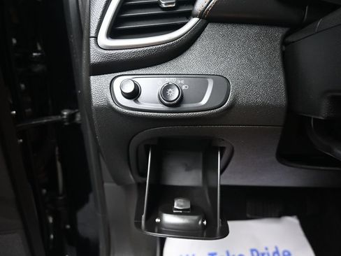 Used 2019 Chevrolet Trax LT w/ LT Convenience Package FWD image 20