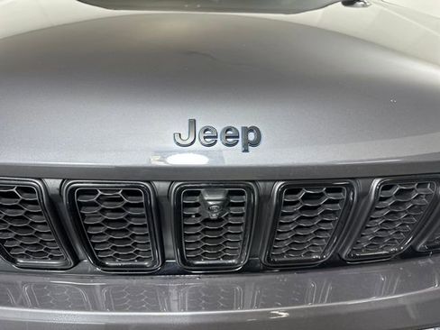 Used 2024 Jeep Grand Cherokee Limited 4xe image 9