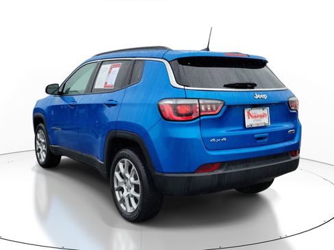 Used 2022 Jeep Compass Latitude AWD/4WD image 3