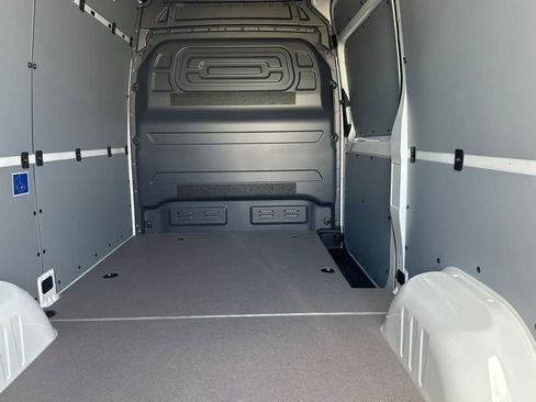 New 2025 Mercedes-Benz Sprinter 2500 image 10