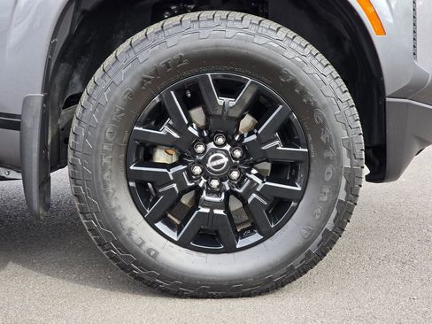 Used 2023 Nissan Frontier SV w/ Midnight Edition Package image 11