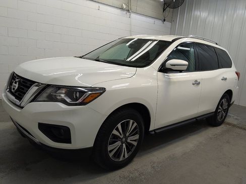Used 2017 Nissan Pathfinder SL AWD/4WD image 2