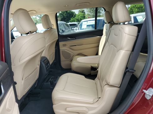 Used 2022 Jeep Grand Cherokee L Limited image 8