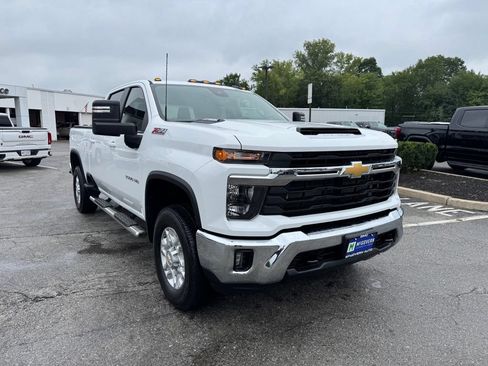 Used 2025 Chevrolet Silverado 3500 LT AWD/4WD image 8