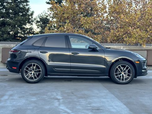 Used 2025 Porsche Macan image 9