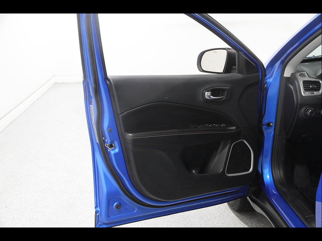 Used 2021 Jeep Compass Sport FWD image 4