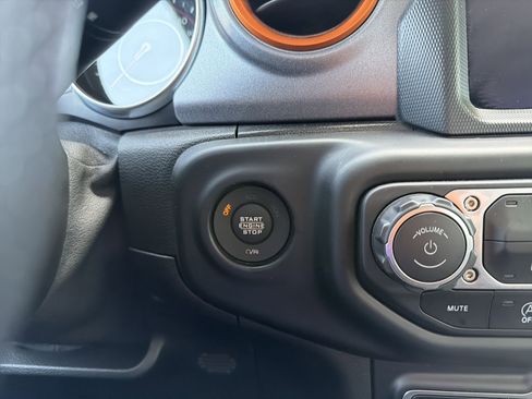 Used 2021 Jeep Gladiator Mojave AWD/4WD image 17