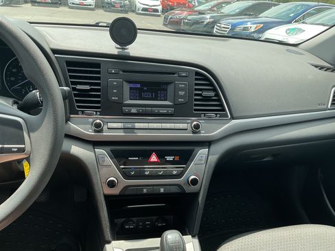 Used 2018 Hyundai Elantra SE FWD image 16