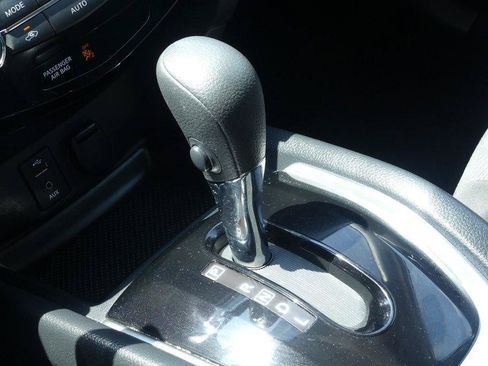 Used 2016 Nissan Rogue SV w/ SV Premium Package FWD image 25