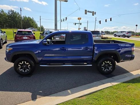 Used 2022 Toyota Tacoma TRD Off-Road w/ Technology Package RWD image 3