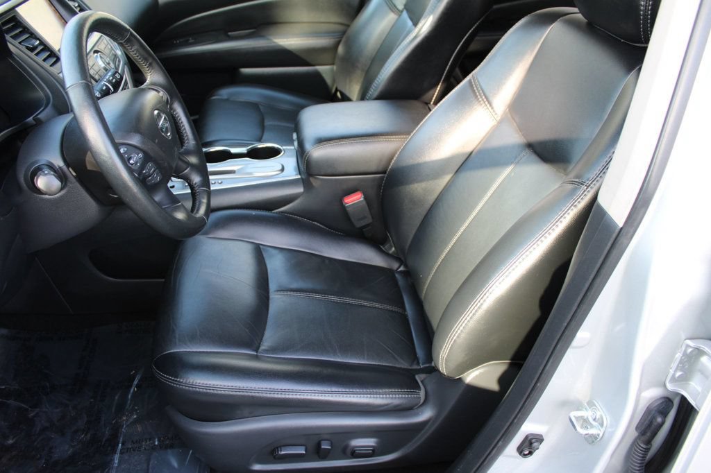 Used 2020 Nissan Pathfinder SL FWD image 12