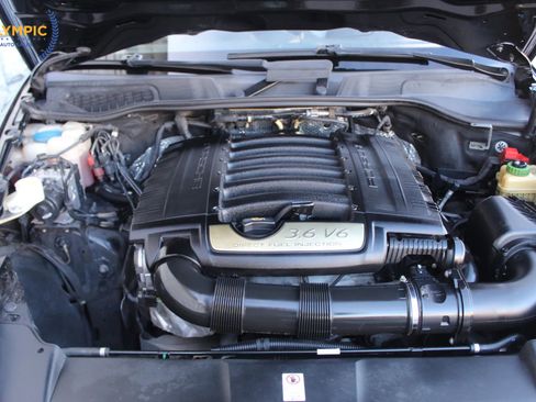 Used 2014 Porsche Cayenne Platinum Edition image 43