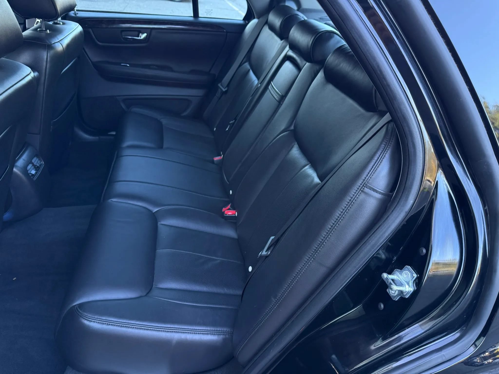 Used 2011 Cadillac DTS FWD image 28
