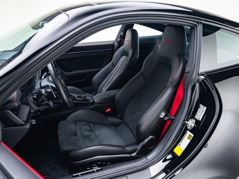 Used 2024 Porsche 911 Carrera GTS image 30