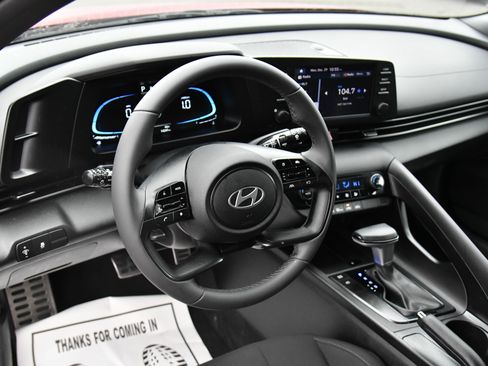 Used 2025 Hyundai Elantra Sport image 14
