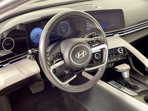 Used 2024 Hyundai Elantra Limited FWD image 19