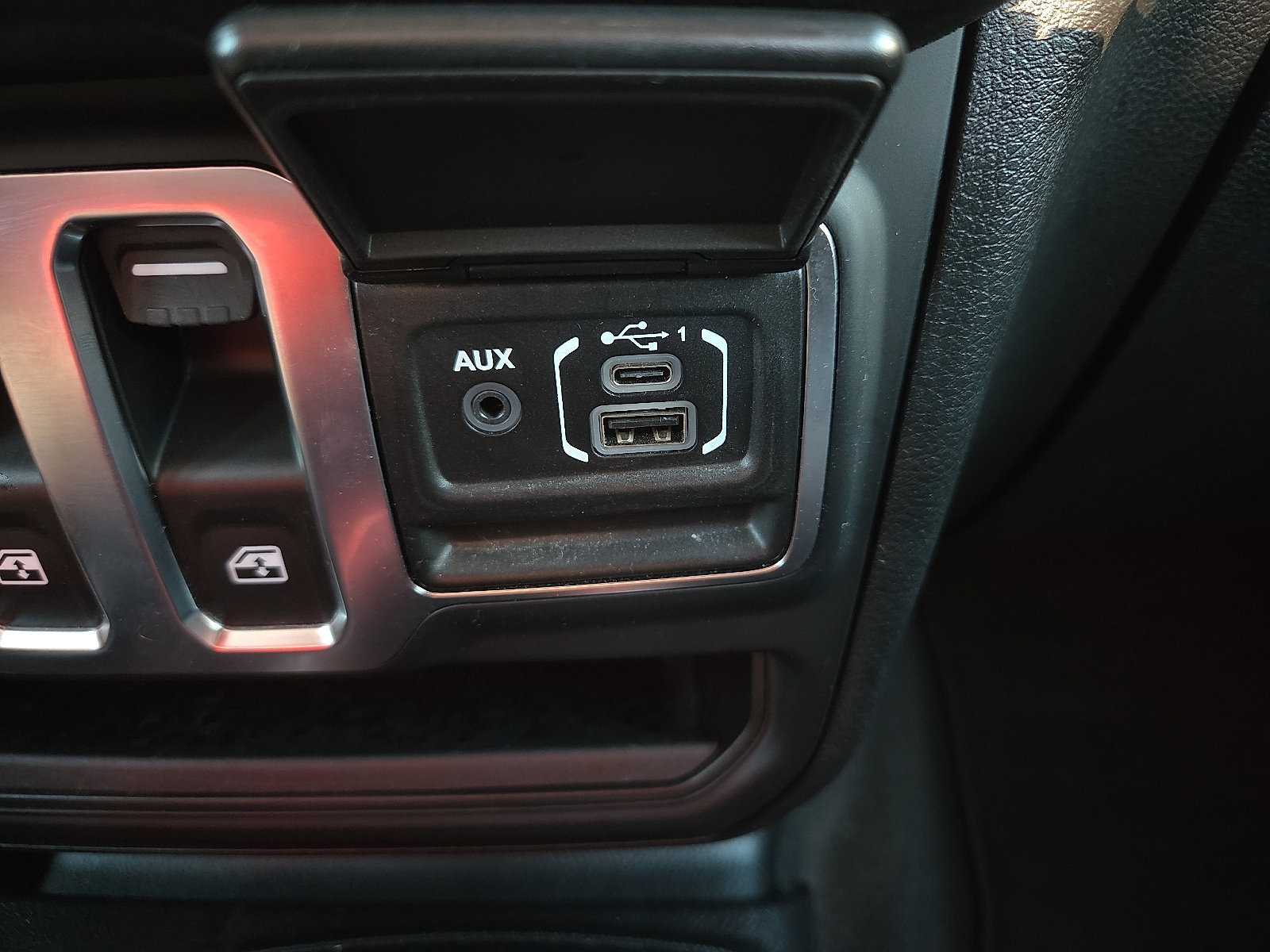Used 2025 Jeep Wrangler Sport AWD/4WD image 21