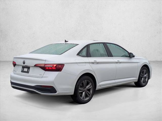 Used 2024 Volkswagen Jetta SE w/ Panoramic Sunroof Package FWD image 5