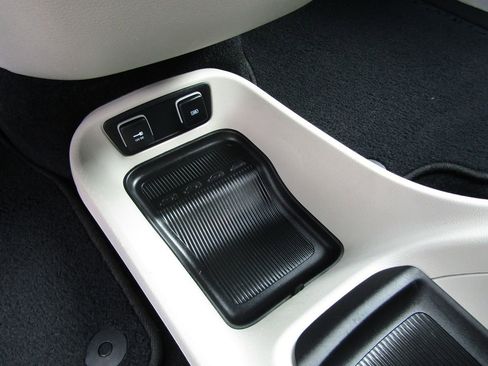 Used 2017 Chrysler Pacifica Touring-L image 22